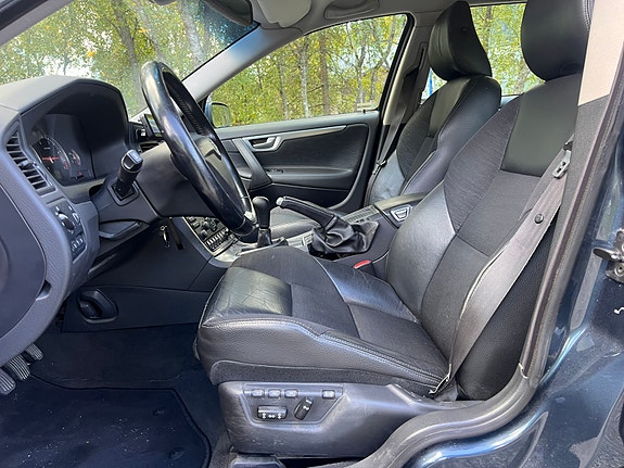 Volvo V70 11 of 23