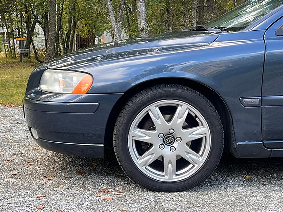 Volvo V70 9 of 23