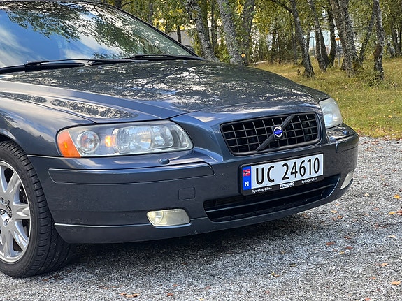 Volvo V70 3 of 23