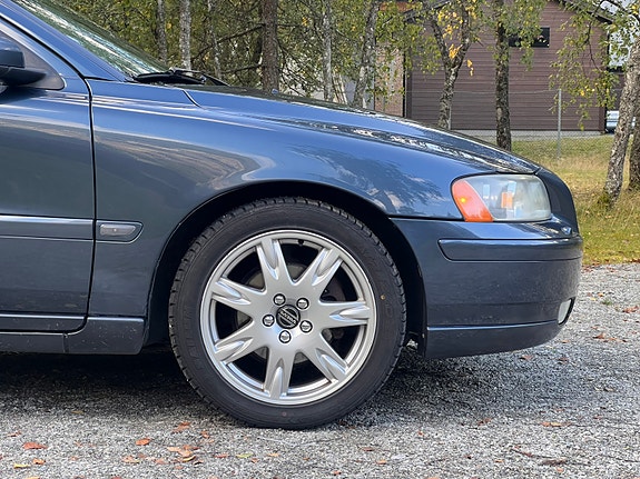 Volvo V70 2 of 23