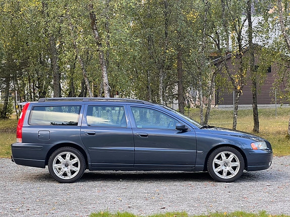 Volvo V70 4 of 23