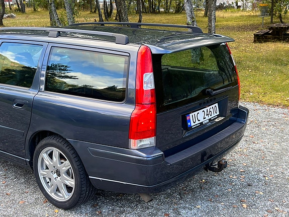 Volvo V70 7 of 23
