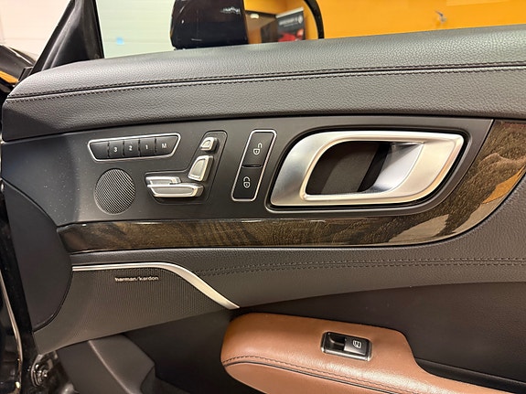 Mercedes-Benz SL550 25 of 27