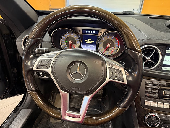 Mercedes-Benz SL550 15 of 27
