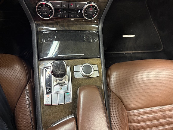 Mercedes-Benz SL550 13 of 27