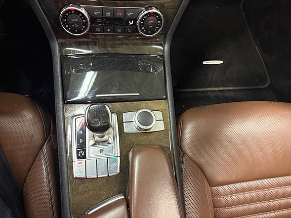 Mercedes-Benz SL550 14 of 27