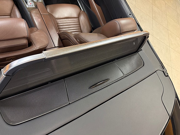 Mercedes-Benz SL550 10 of 27