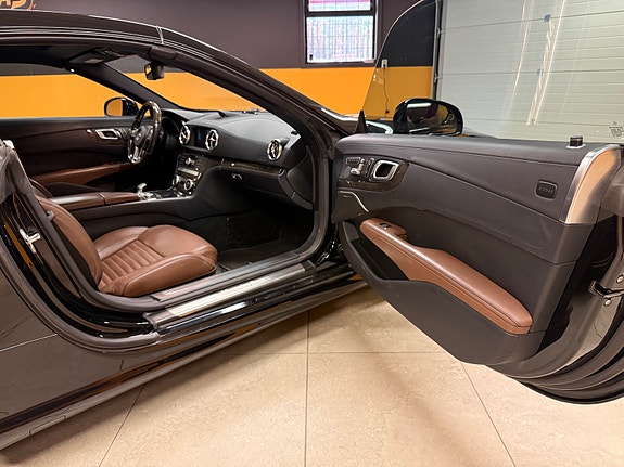 Mercedes-Benz SL550 26 of 27
