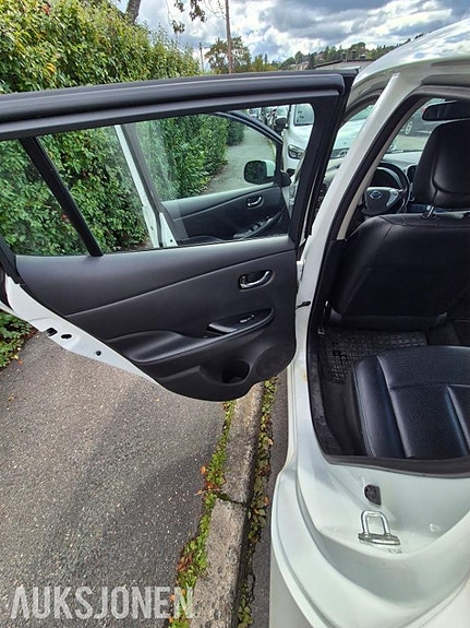 Nissan Leaf 14 of 23