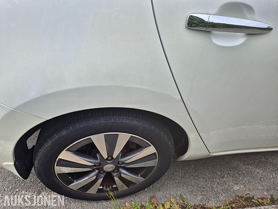 Nissan Leaf 18 of 23