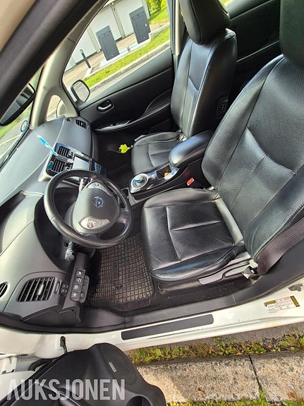 Nissan Leaf 10 of 23