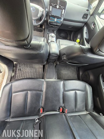 Nissan Leaf 12 of 23
