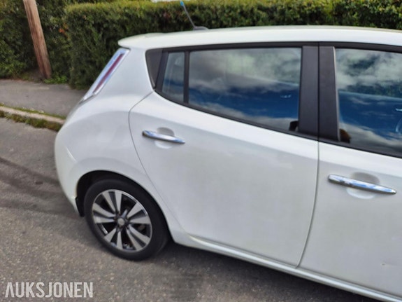 Nissan Leaf 5 of 23