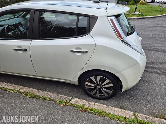Nissan Leaf 7 of 23