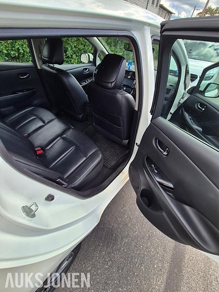 Nissan Leaf 13 of 23