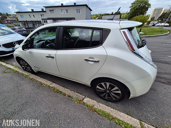 Nissan Leaf 8 of 23