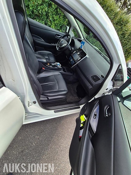 Nissan Leaf 15 of 23