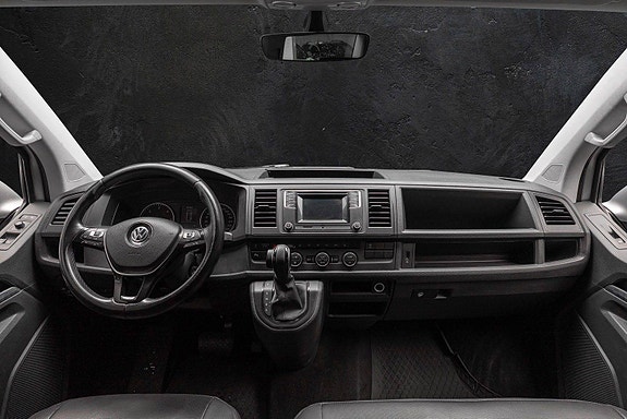 Volkswagen Caravelle 12 of 24