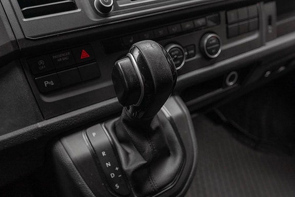 Volkswagen Caravelle 18 of 24
