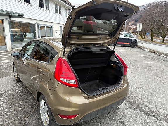 Ford Fiesta 4 of 7