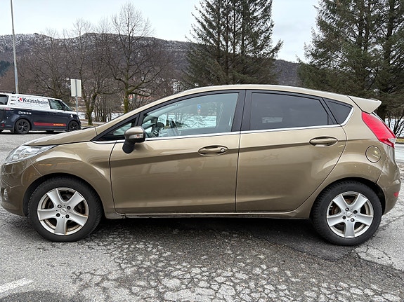 Ford Fiesta 2 of 7