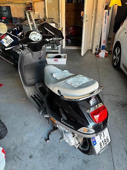 Vespa LX 50 3 of 6