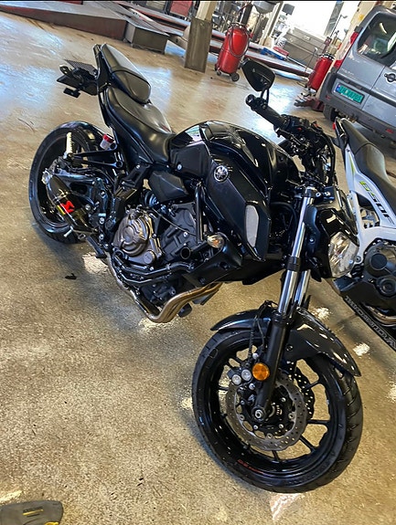Yamaha MT-07 4 of 5