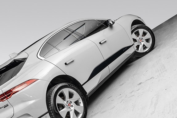 Jaguar I-PACE 4 of 30