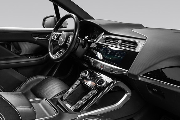 Jaguar I-PACE 19 of 30