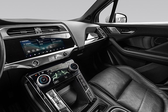 Jaguar I-PACE 24 of 30