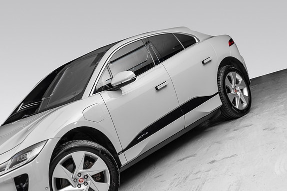 Jaguar I-PACE 3 of 30