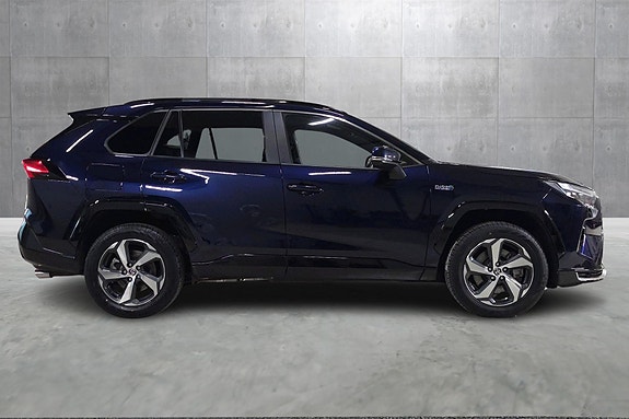 Toyota RAV4 6 of 30