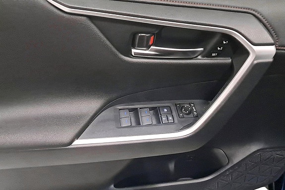 Toyota RAV4 27 of 30