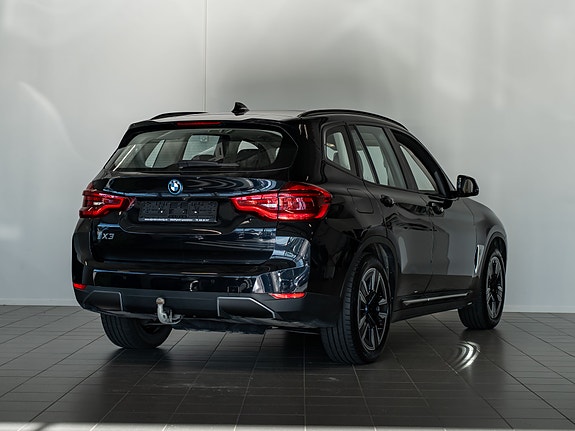 BMW iX3 7 of 30