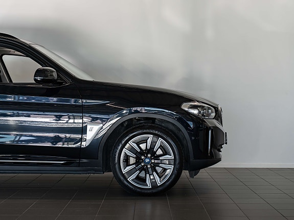 BMW iX3 5 of 30