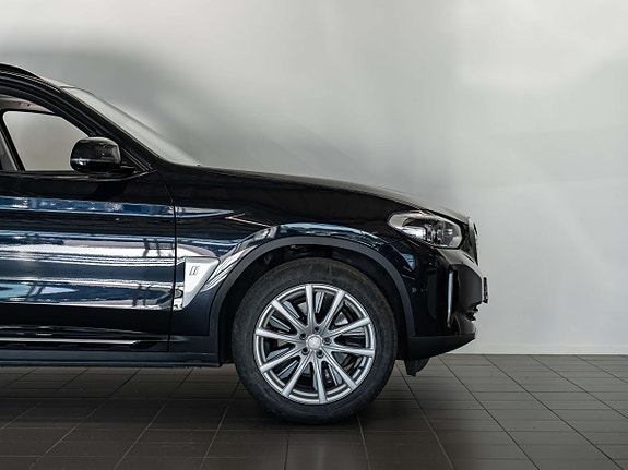 BMW iX3 6 of 30