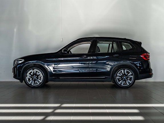BMW iX3 11 of 30
