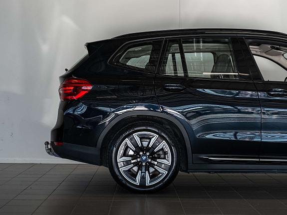 BMW iX3 4 of 30