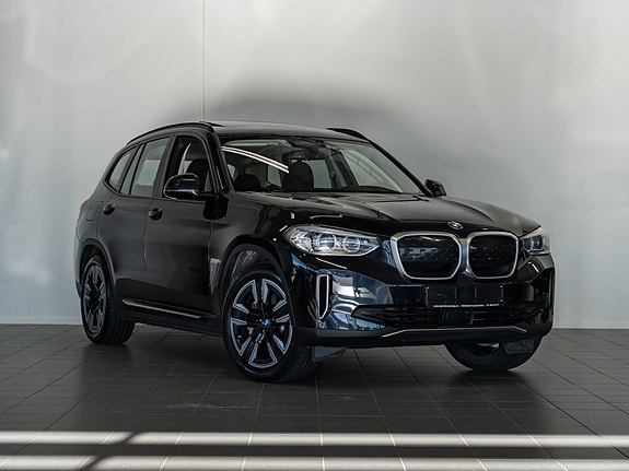 BMW iX3 2 of 30