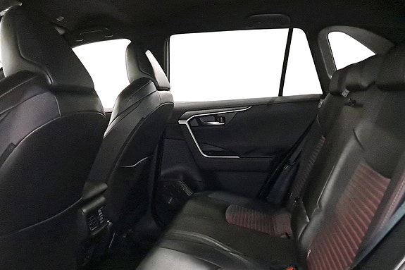 Toyota RAV4 17 of 30