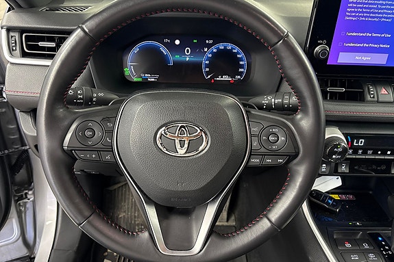 Toyota RAV4 4 of 8