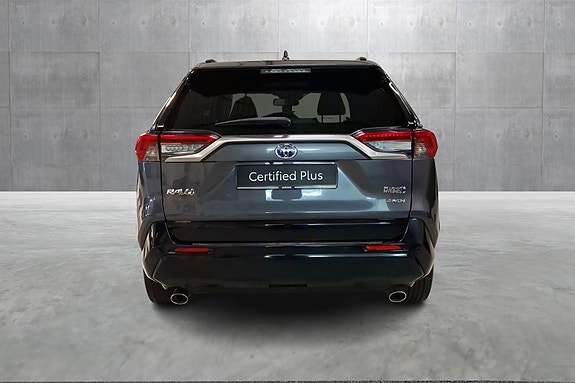 Toyota RAV4 4 of 24