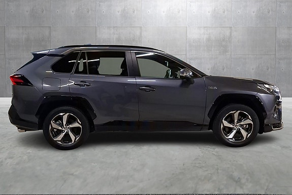 Toyota RAV4 6 of 24