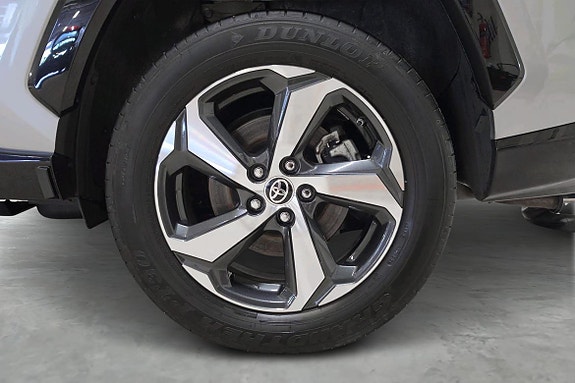 Toyota RAV4 21 of 28