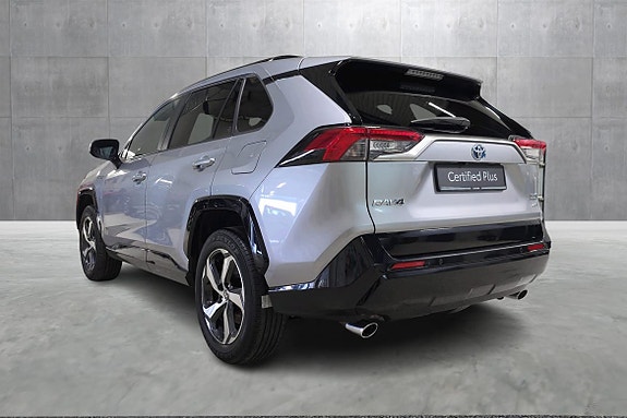 Toyota RAV4 3 of 28