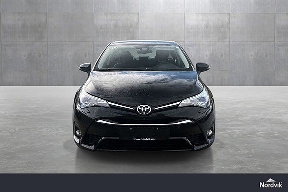 Toyota Avensis 2 of 26