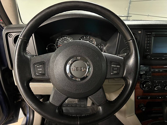 Jeep Commander 11 of 28
