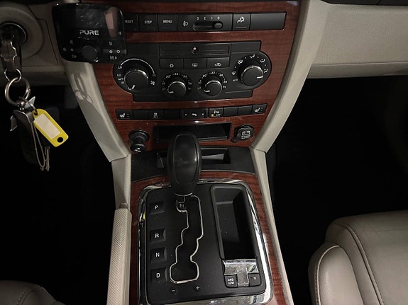 Jeep Commander 16 of 28
