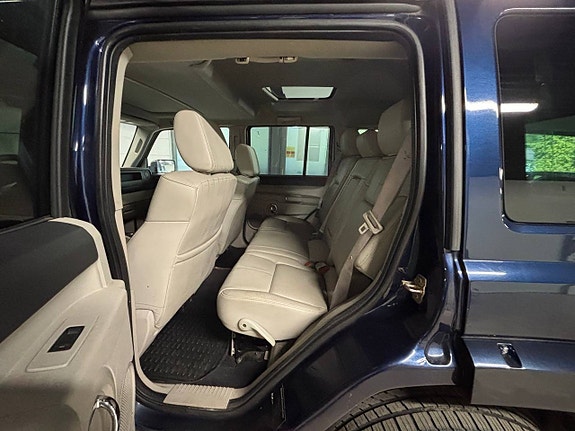 Jeep Commander 8 of 28