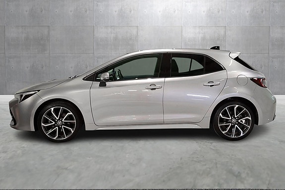 Toyota Corolla 2 of 26
